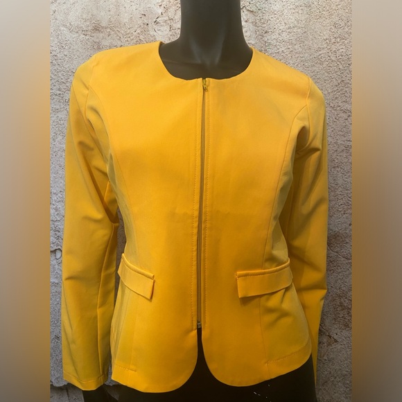 Katrus Mango Zipper Front Short Blazer - Picture 3 of 9